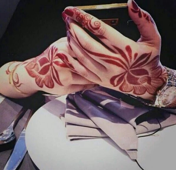 redish backhand henna designs