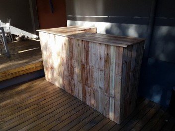 rustic wooden pallet bar ideas