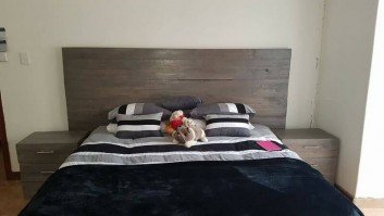 Set of Wood Pallet Beds Ideas with Side Tables