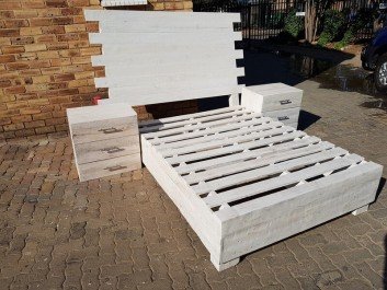 Set of Wood Pallet Beds Frame Ideas