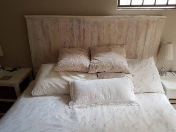 Pallet Headboard Ideas for your bed