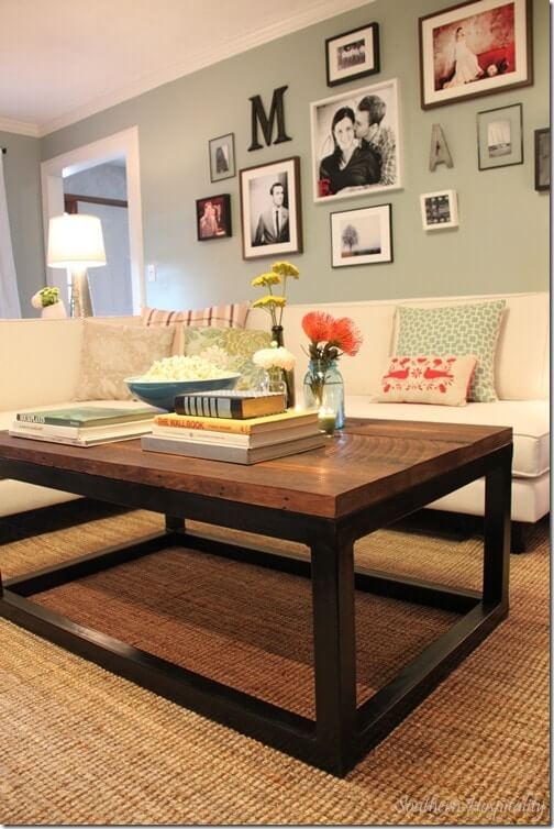 Sturdy and compact coffee table in your living room